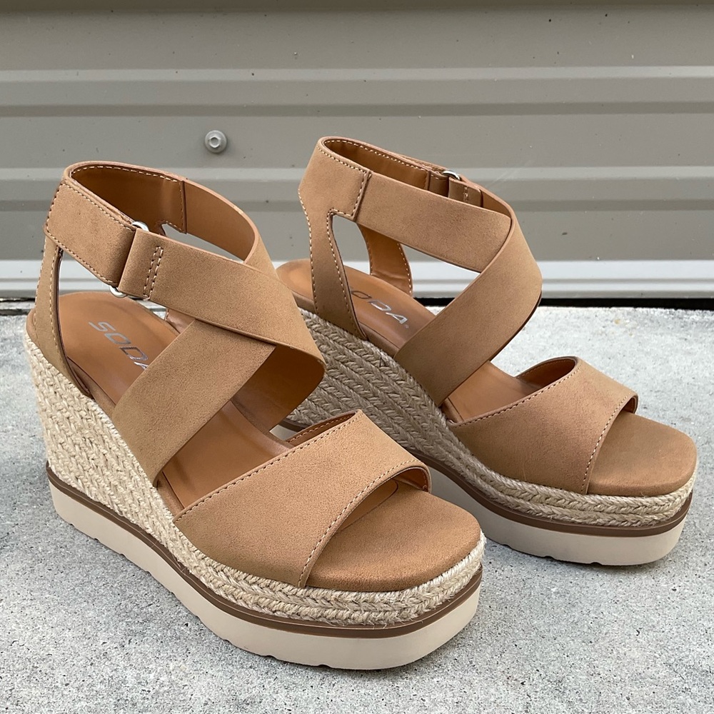 Tan wedge with rope detail sole & Velcro ankle strap app 1.75”@toe 4”@heel TTS